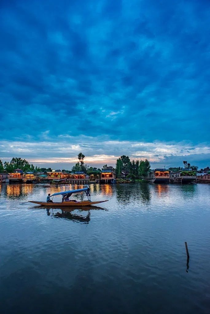 Arrival in Srinagar & Dal Lake