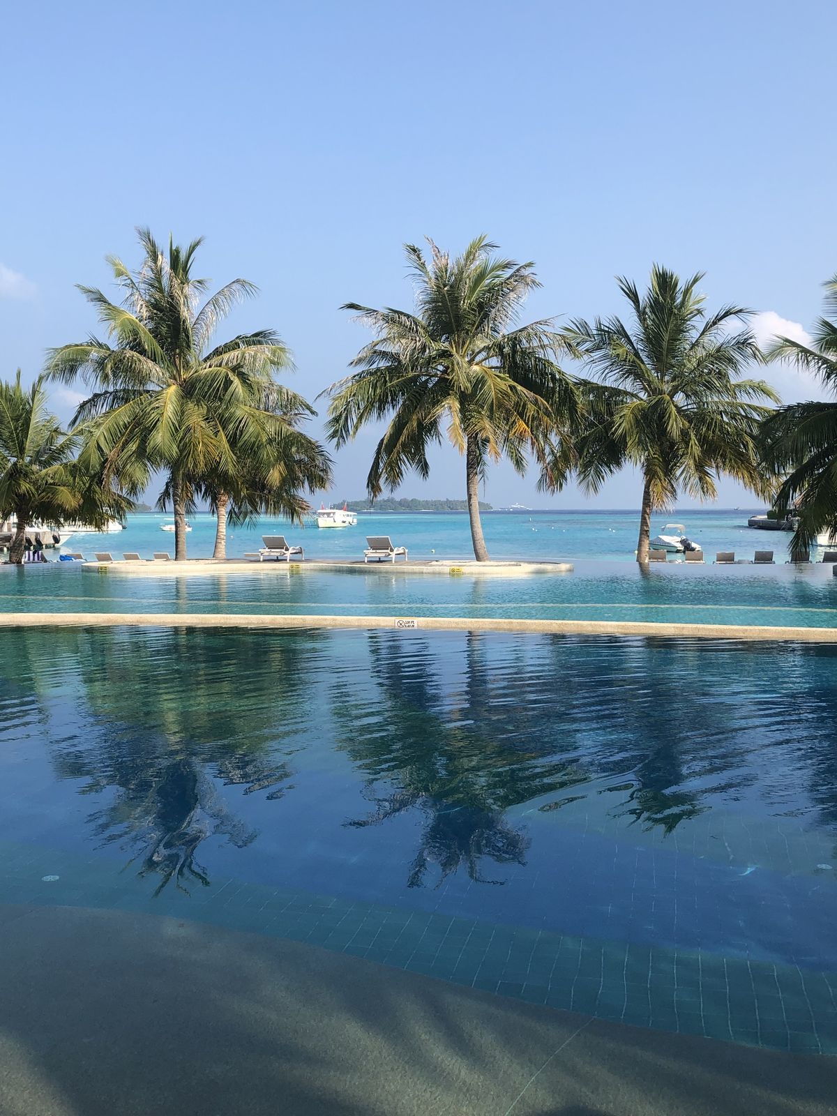 Arrival in Maldives – Holiday Inn Kandooma Resort Stay & Island Relaxation