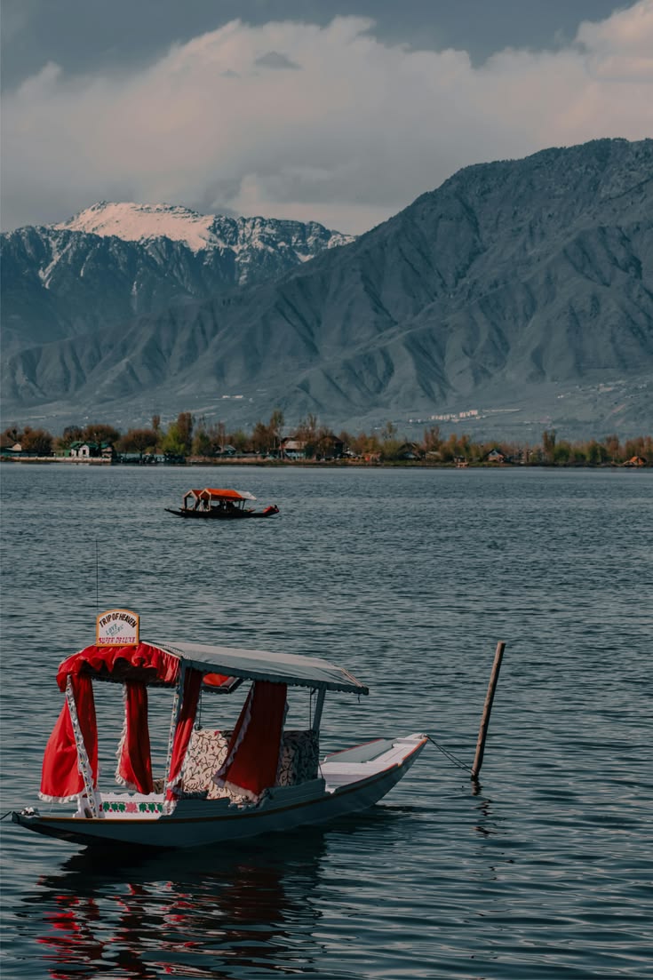 Arrival in Srinagar & Shikara Ride
